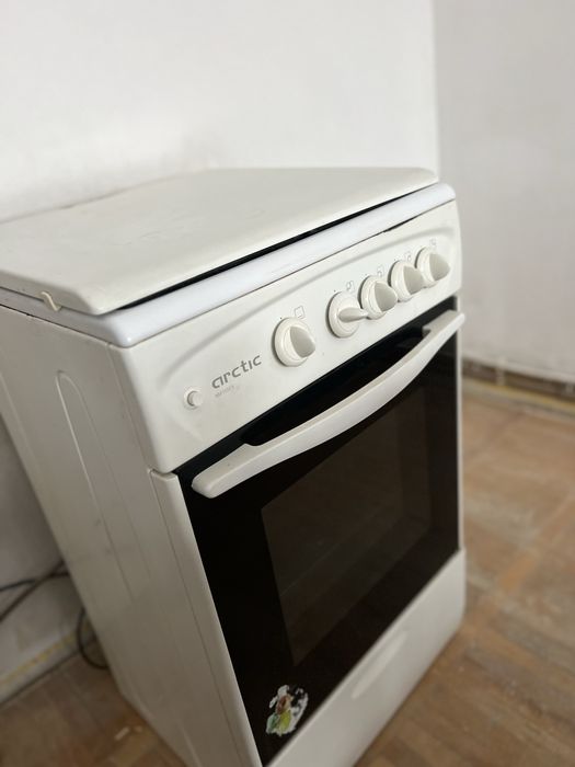 Frigider, masină de spalat rufe , aragaz