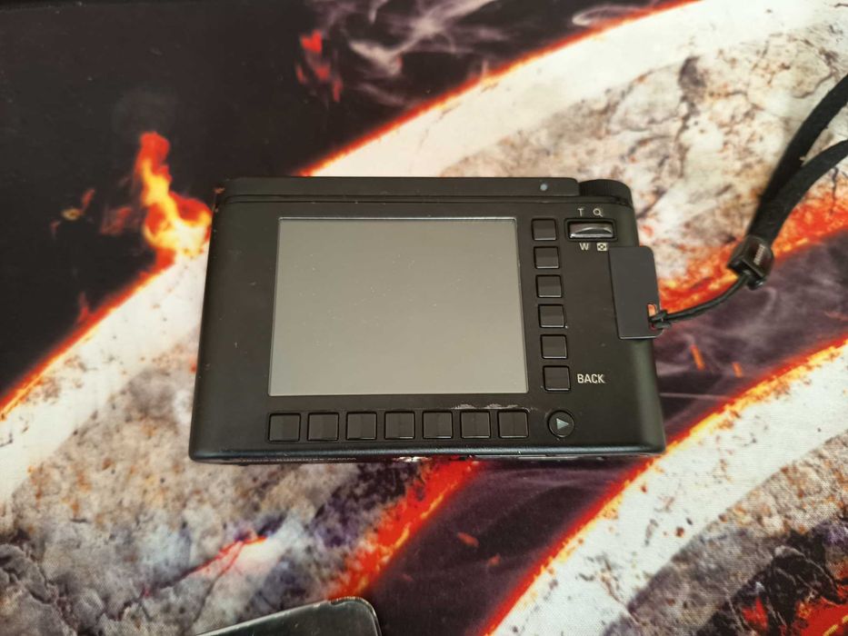 Camera foto digitala Samsung DIGIMAX NV10, 10.1 MP cu 2 acumulatori