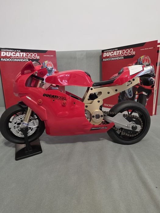 Ducati 999R Testastretta din colectia Hachette (1:5)