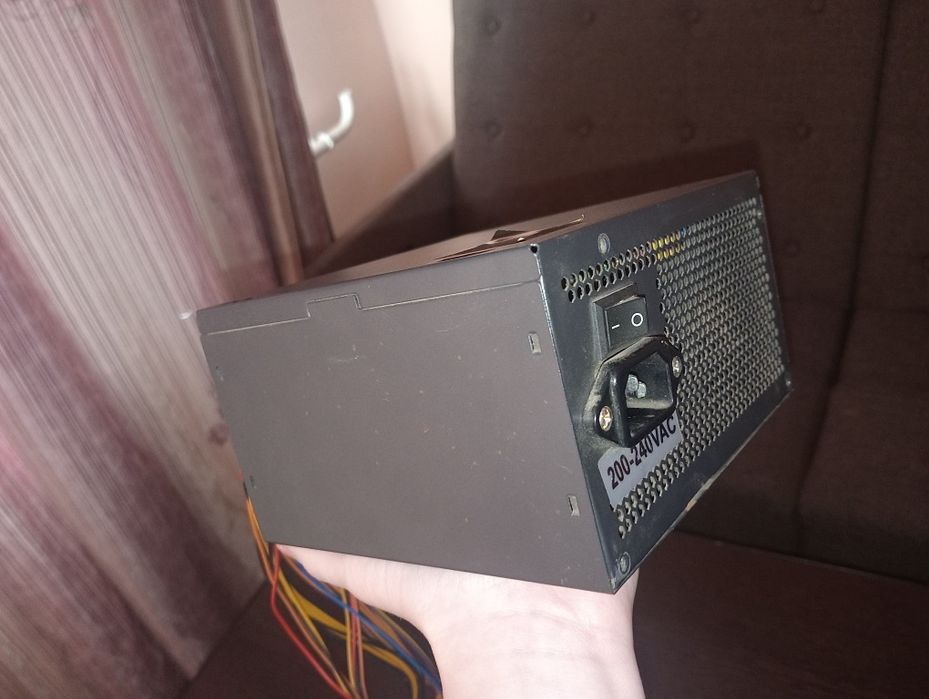 Продам блок питание aerocool