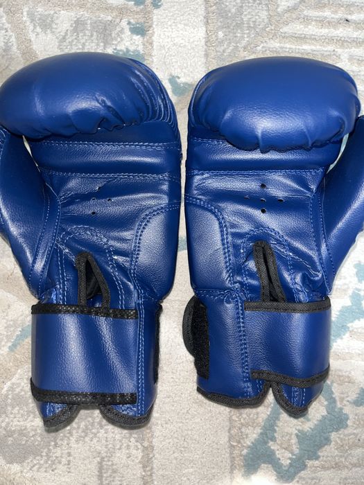 Боксерские перчатки Everlast