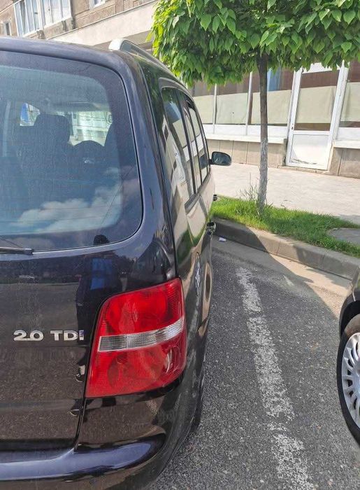 Volkswagen Touran 2004 diesel, 1.509 € — imagine 3