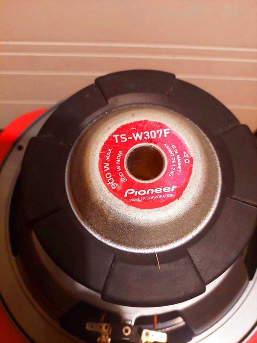 продам басовый динамик Pioneer 30 см диаметр Ts-w307f