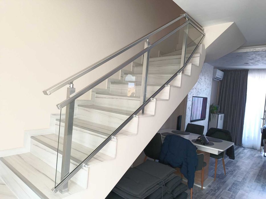 Алуминиеви, стъклени и дървени парапети