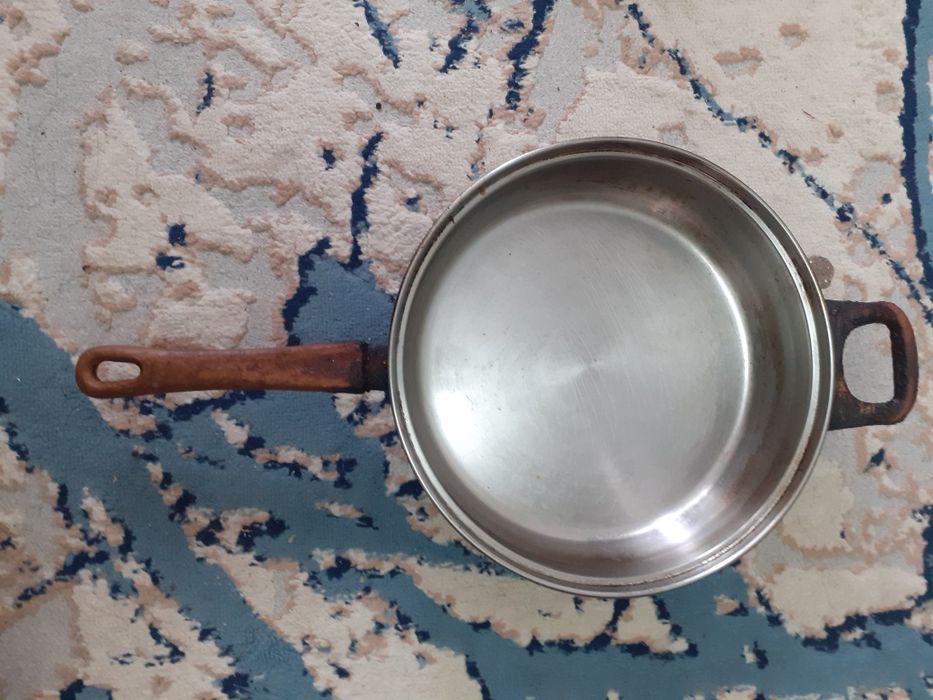 Продам кастрюли посуду