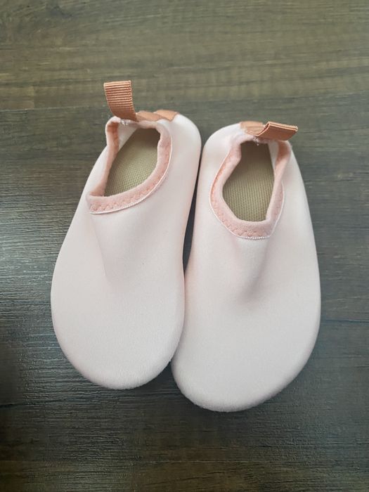 Боси обувки за момиче размер 20-22