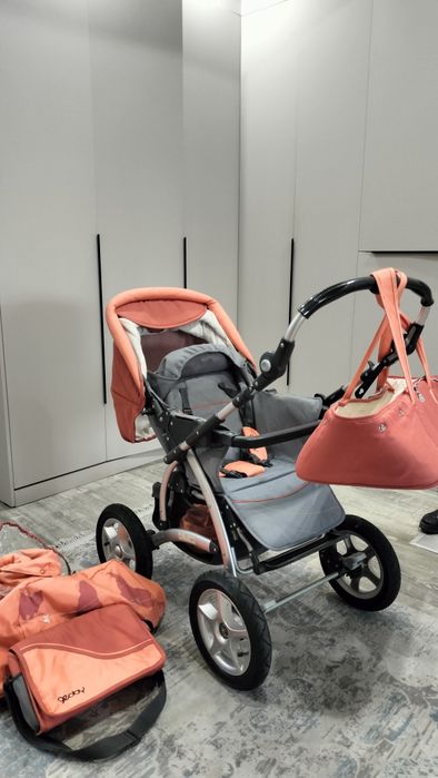 Продаю детскую коляску Geoby