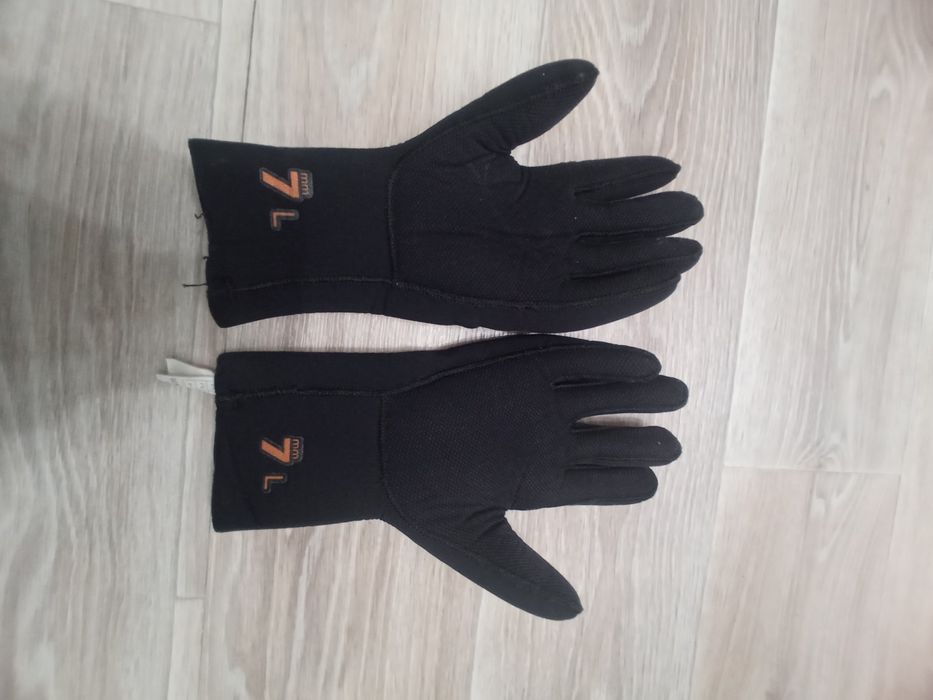 Перчатки для подводной охоты