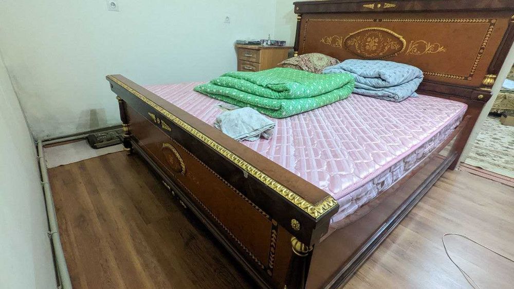 Гарнитур в хорошем качестве.