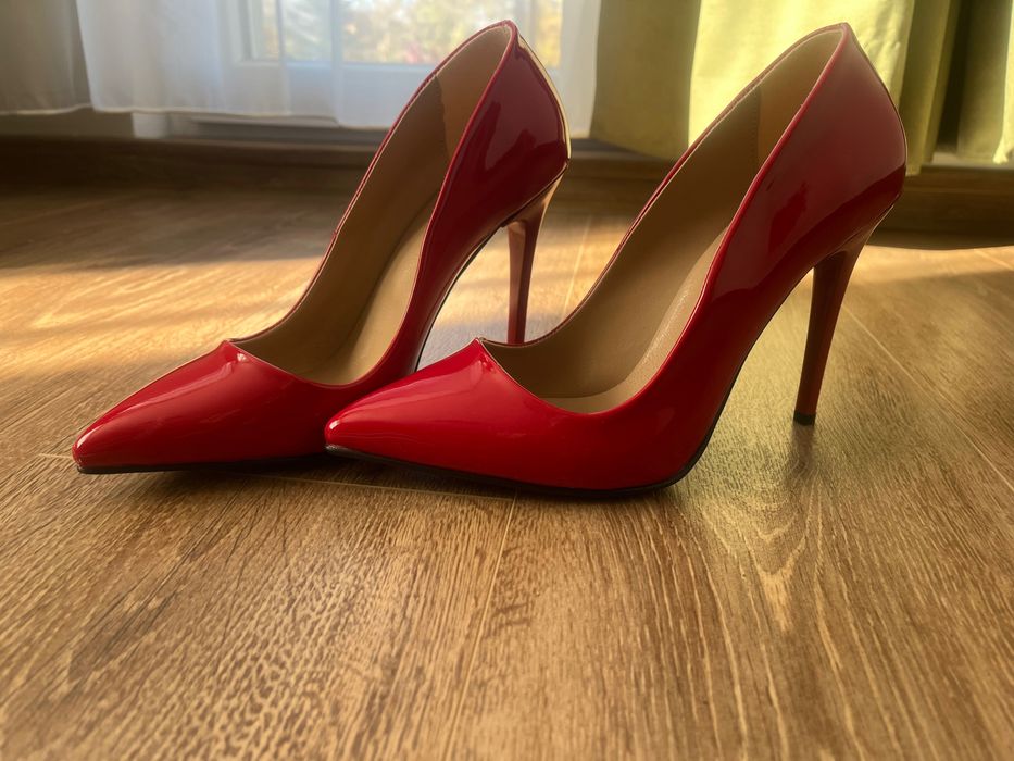 Дамски обувки с ток