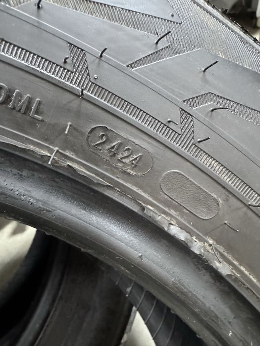 Комплект шипованной резины ikon 235/60/18
