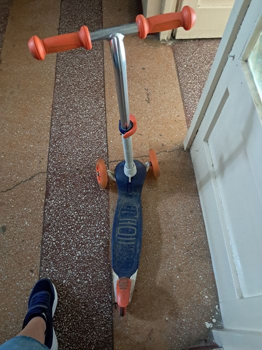 Vand trotineta pentru copiii