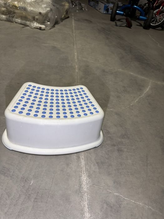 Ступенька под умывальник или унитаз для детец