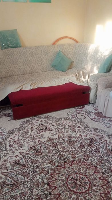 Продам угловой диван+3кресла