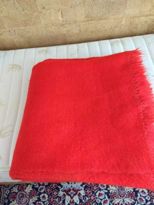 Продавам 4 бр. одеала. 100 % вълна.