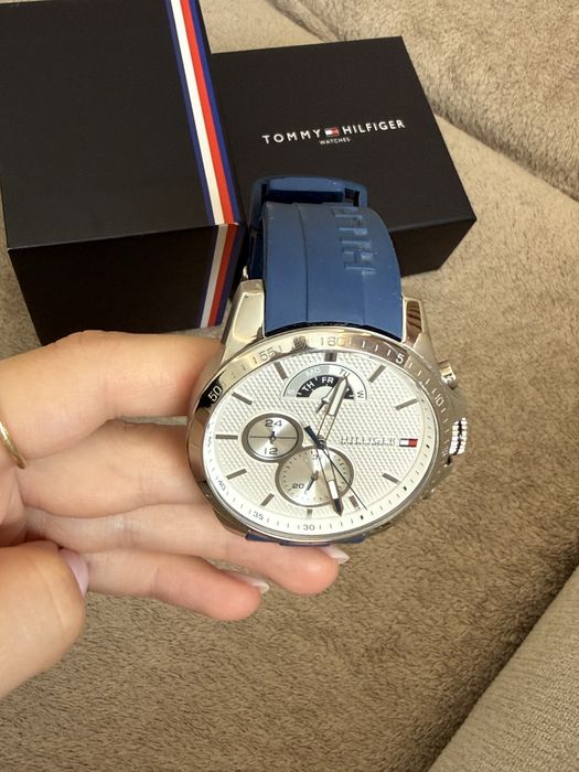 Часовник Tommy Hilfiger