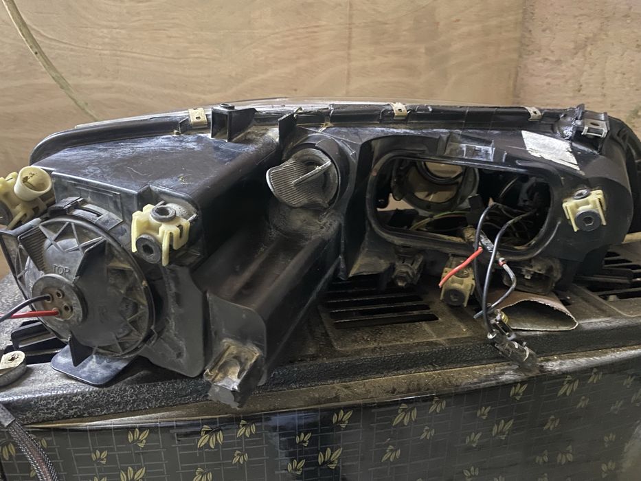 Продам фару мазда 6