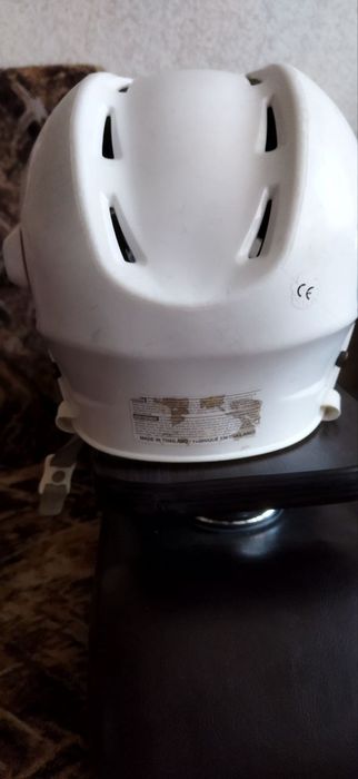 Продам шлем Bauer