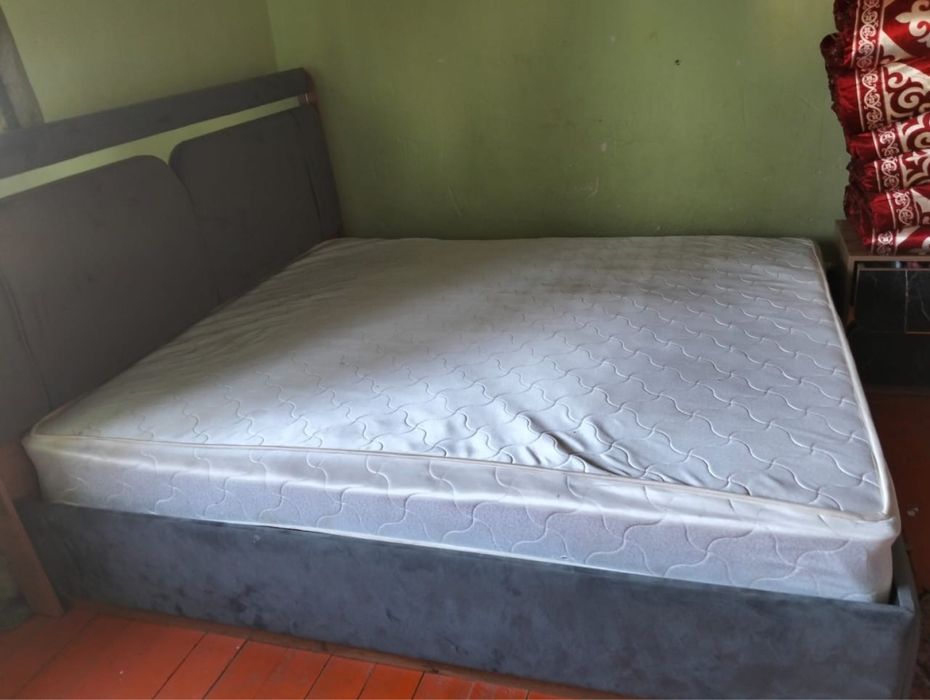 Спальный с матрасом новый