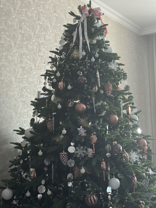 Елка с игрушками