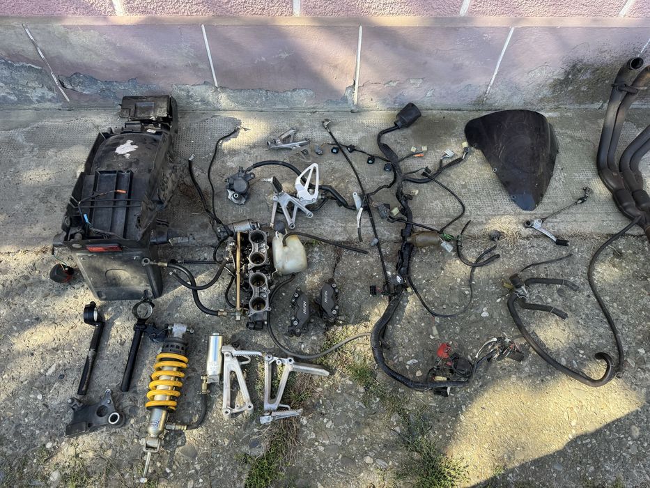 Dezmembrez Honda CBR F4i