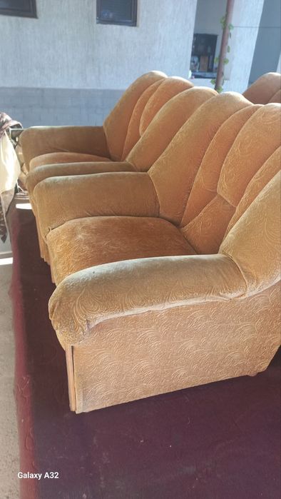 Divan kreslo yangidek baquvvat xali yangidek