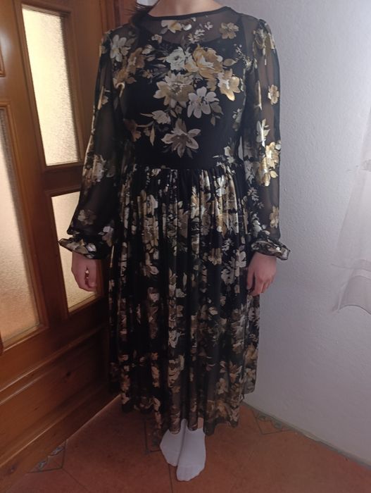 Rochie elegantă neagră cu flori