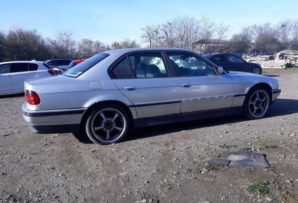 BMW 728i e38 на части