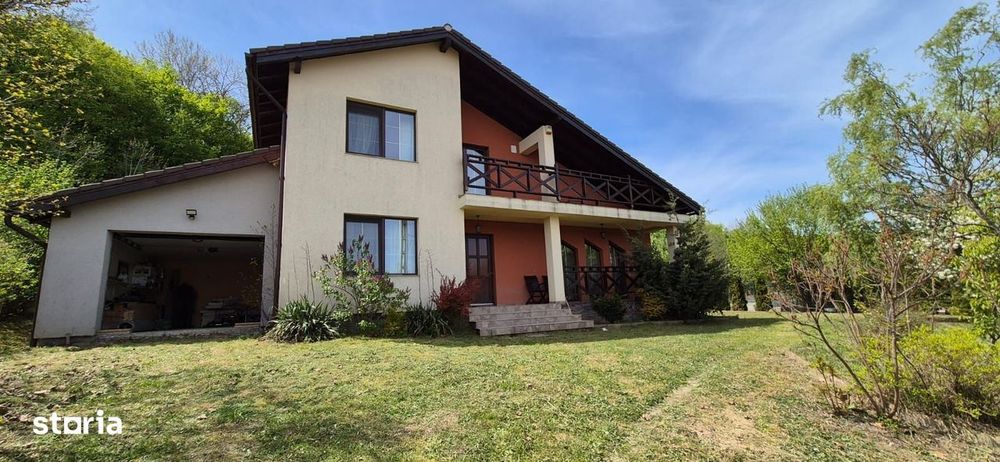 Casa langa padure , cartier privat -Corunca