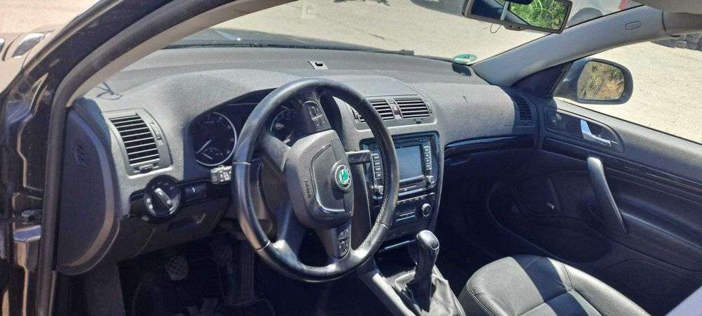 Piese pentru Skoda Octavia 2 Facelift negru Lc9x : Faruri xenon , aripi fata , bara fata cu spalatoare, trager  capota motor, motor 1.8 TFSI