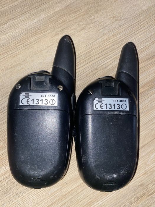 2 stații radio .