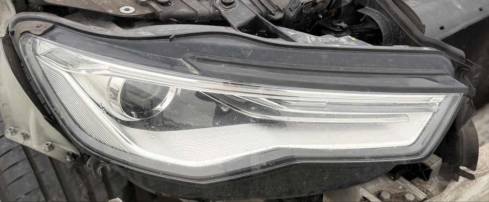 Far bi-xenon  stanga/ dreapta Audi A6 C7 2016