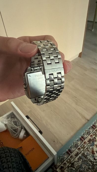 Продаются часы Tissot оригинальные с коробкой