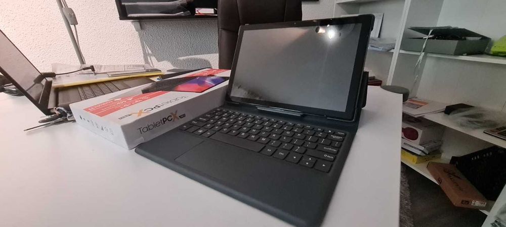 Tableta ISO HUNT cu tastatura