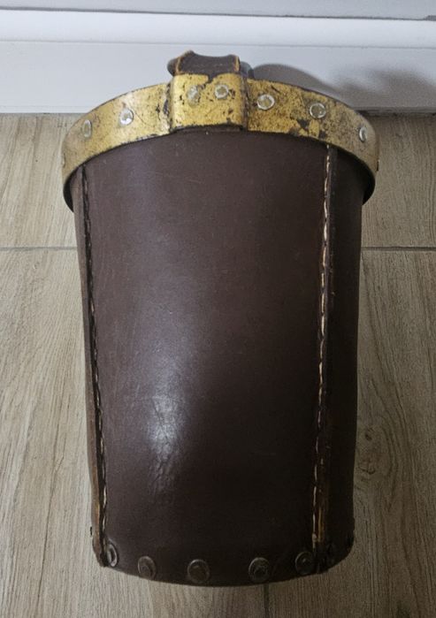 Găleată spaniolă de foc sau coș de gunoi