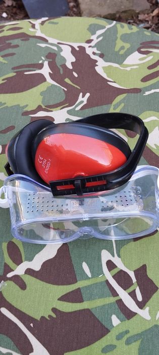 Комплект защитни предпазни очила и антифони строителство