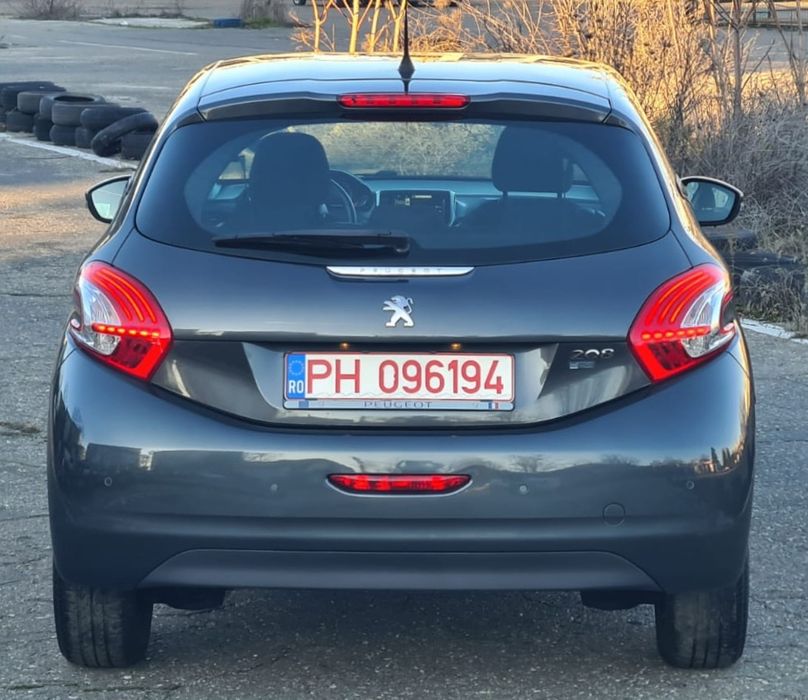 Peugeot 208 Coupe * 2015 * 1.6Diesel * Euro5 * Navi  Xenon  Led  Klimă