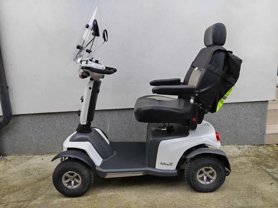 Cărucior scuter electric persoane cu dizabilități