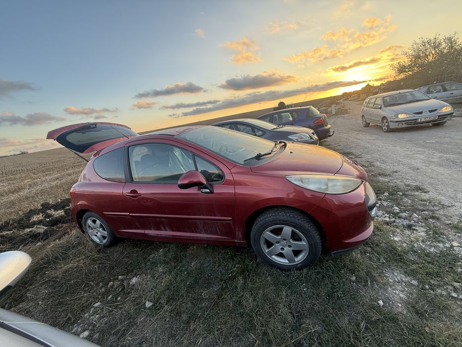 Peugeot 207 1.4 бензин само на части
