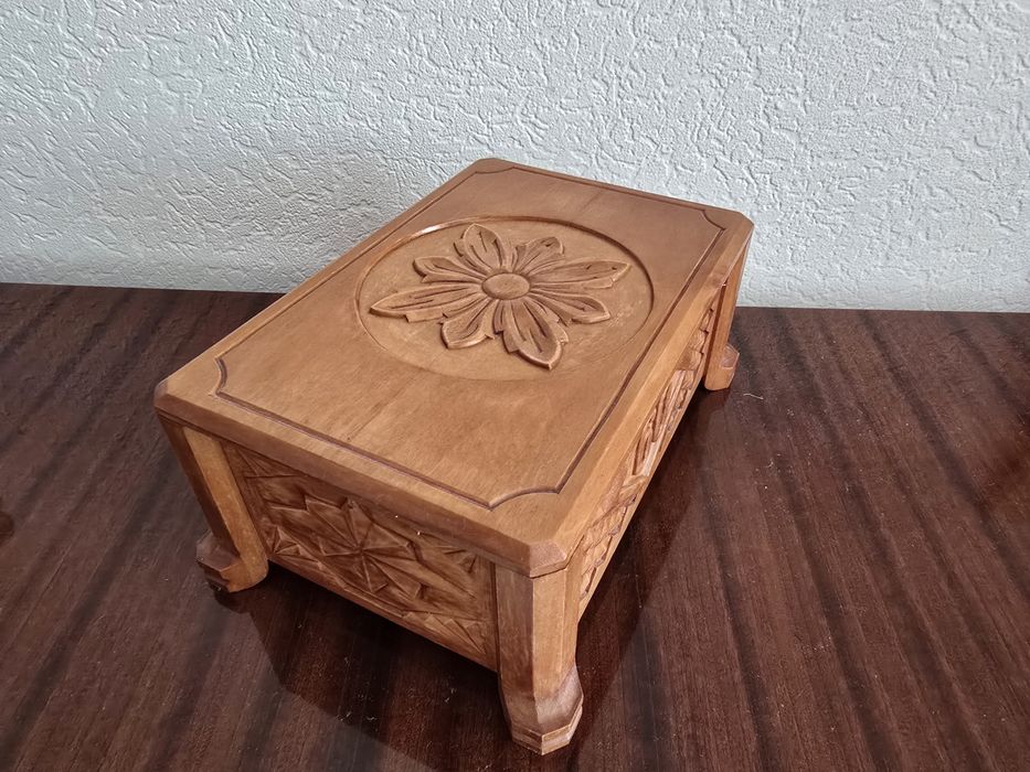 Шкатулка . Настольная капилка.