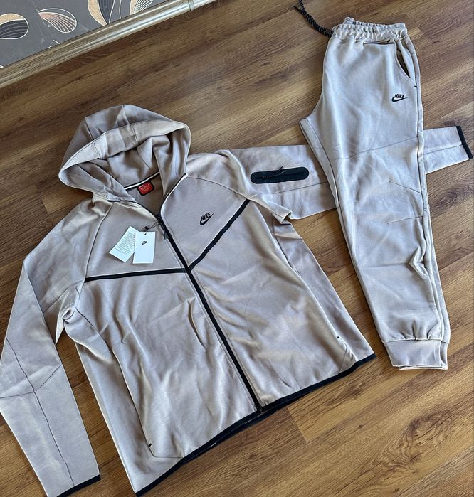 Мъжки,памучен,бежов екип Nike с активен заден джоб ГОЛЕМИ РАЗМЕРИ