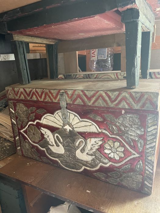 Продам сундук, полки, двери и шкафы