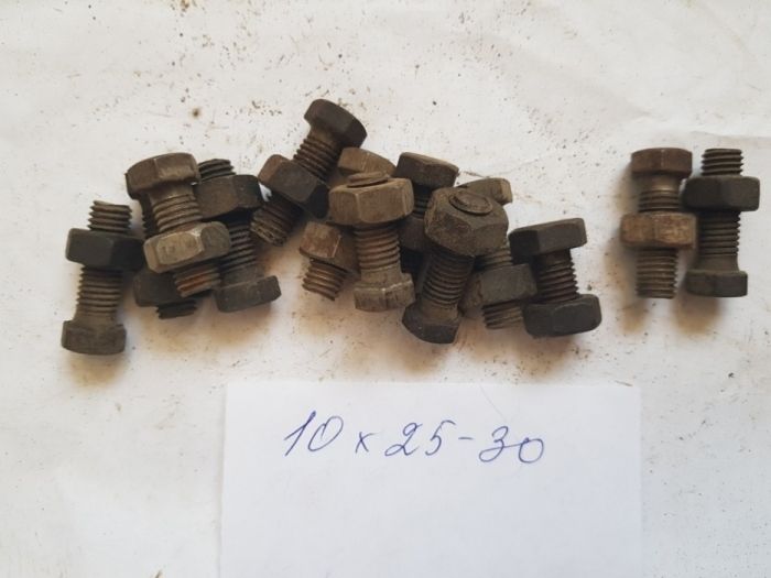 Болты с гайками в комплекте