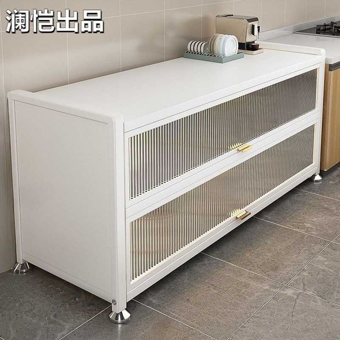 Кухонный шкаф есть\eshikli oshxona javoni idish va oziq-ovqat uchun