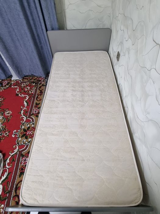 Продам кровать с матрасом