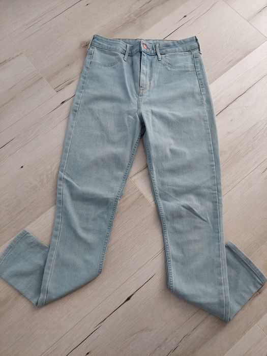 Vând blugi skinny