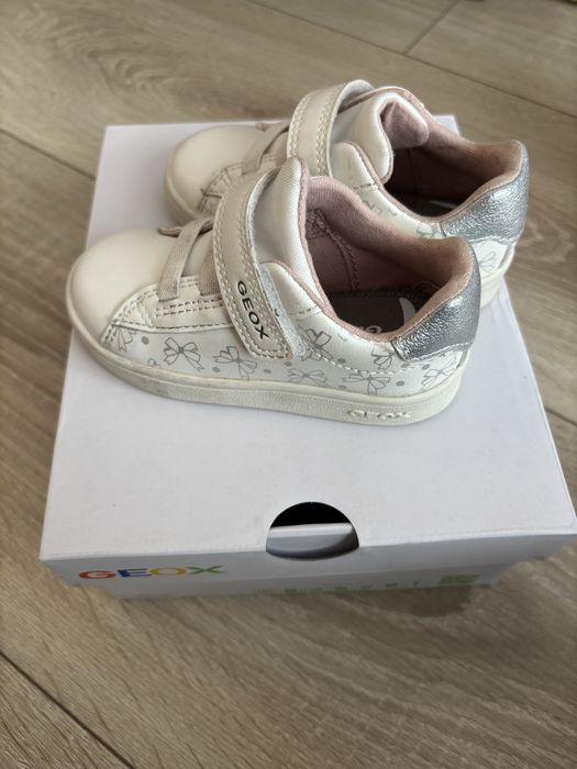 Adidasi Geox, marimea 21, in stare foarte buna