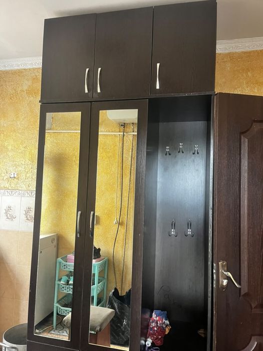 Шкаф в хорошем состоянии для прихожей