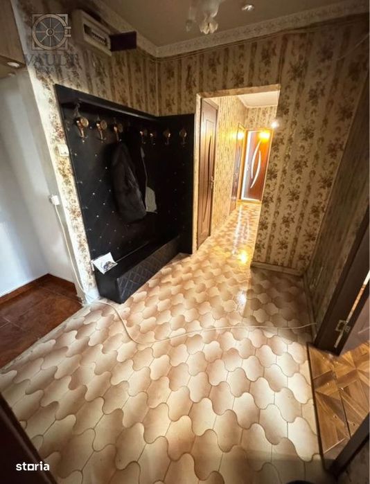 Apartament 3 camere - CENTRALA PROPRIE - zona RAHOVA