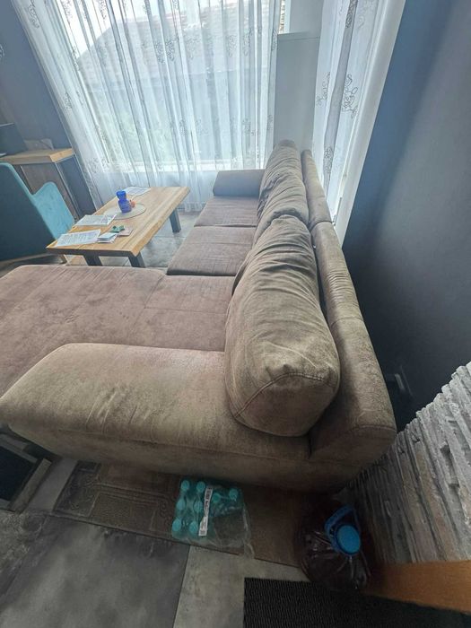 продавам диван в добро състояние с размер 265/200, цена 200 евро. Безплатен транспорт за Аспарухово, Галата, Боровец.